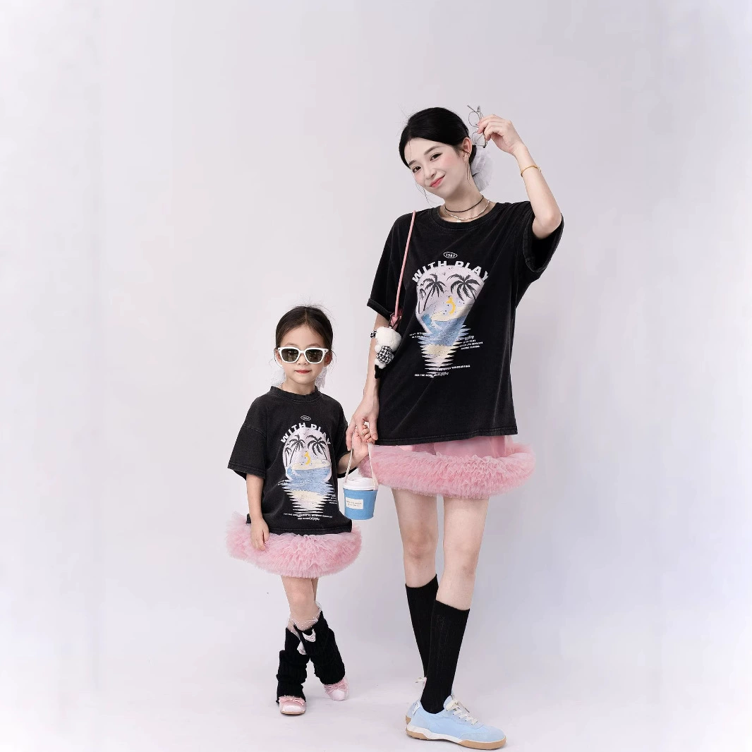 Fashionable cartoon T-shirt, family style, Korean style, western style