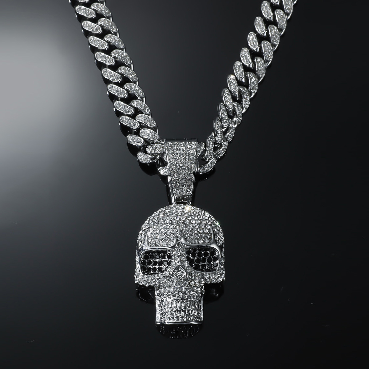 Zinc alloy Material Hip-Hop Vintage Style Skull Zinc Alloy Rhinestones Men's Pendant Necklace Men Pendant Necklaces