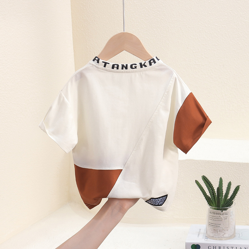 7905 Camiseta de manga corta para niños 2025 Nuevo estilo estilo occidental Camisa de media manga con costuras de verano para niños Ropa de verano para niños