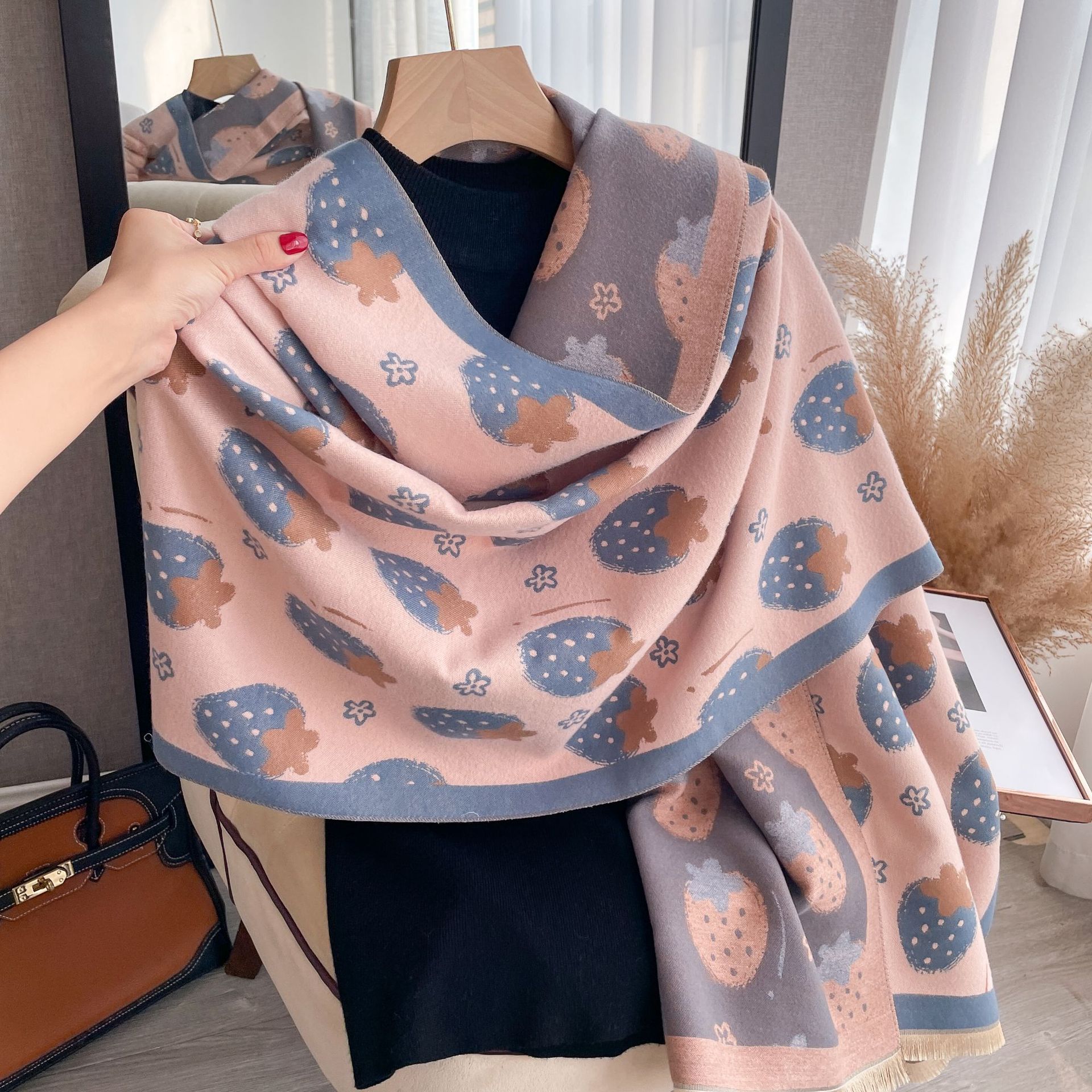 Estilo coreano otoño e invierno nuevo lindo fresa largo engrosado caliente impreso borla chal bufanda de Cachemira de doble cara para las mujeres