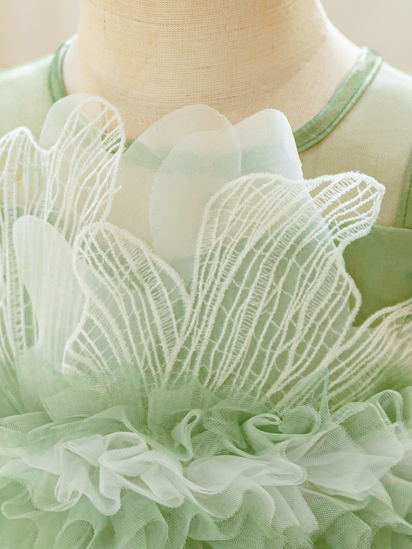 Ins nuevo vestido de niña de verano ropa infantil dulce flor tridimensional decoración de malla empalmado vestido de princesa sin mangas