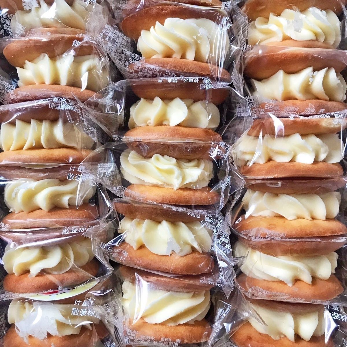 老式奶油夹心蛋糕笑脸娃娃头面包传统儿时娃娃脸糕点小时候的零食