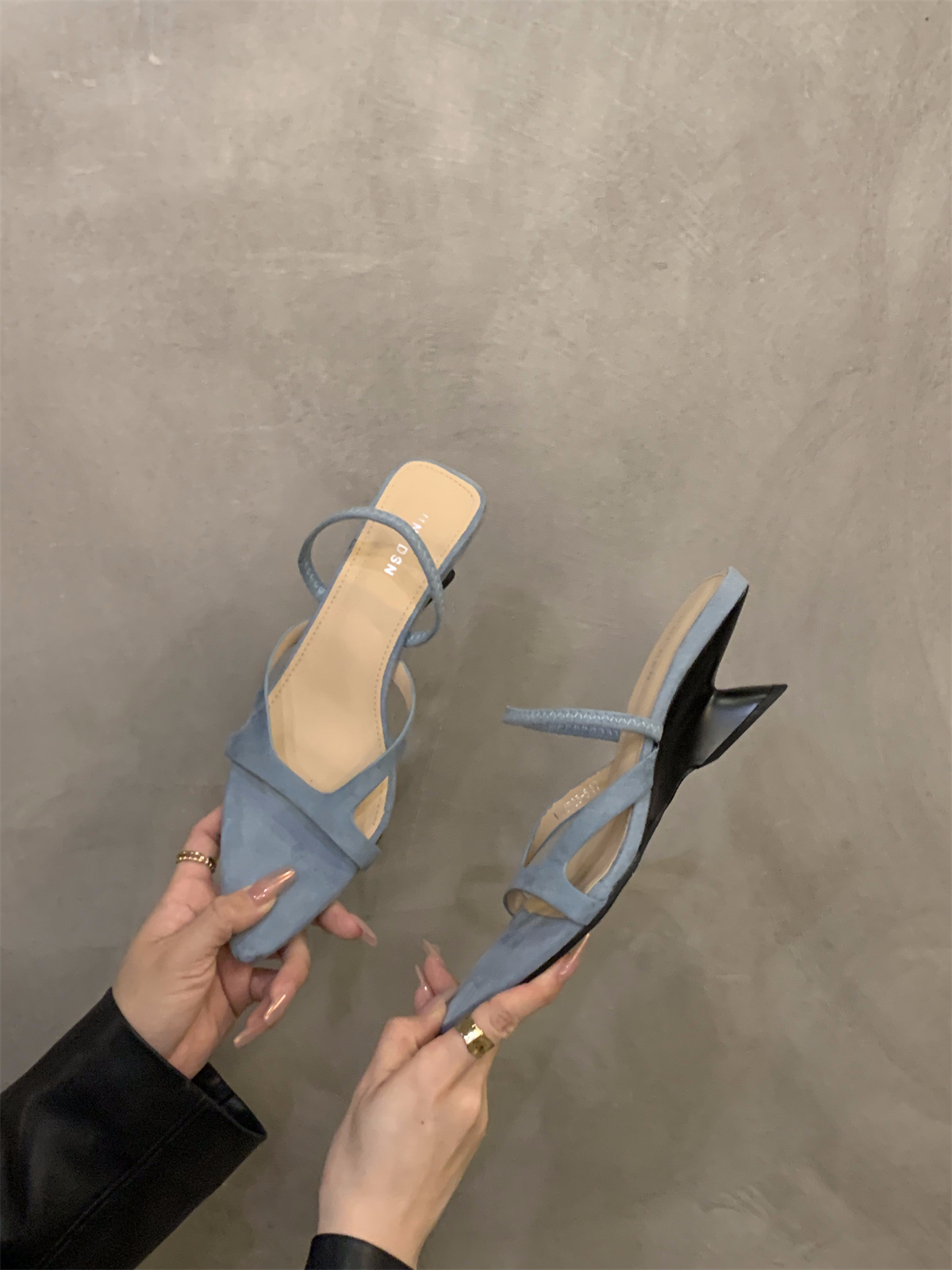 Pantuflas rojas de tacón alto de cuña, zapatos de hadas, desgaste exterior, verano 2025 con falda, sandalias francesas, sandalias