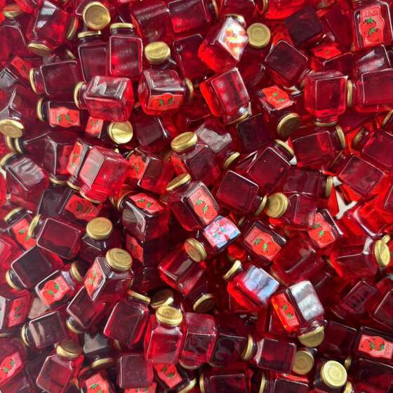 Classic Strawberry Jam Fun Simulation Convenience Store Food Play Three-Dimensional Canned Ornaments Handmade Resin Jewelry Accessories