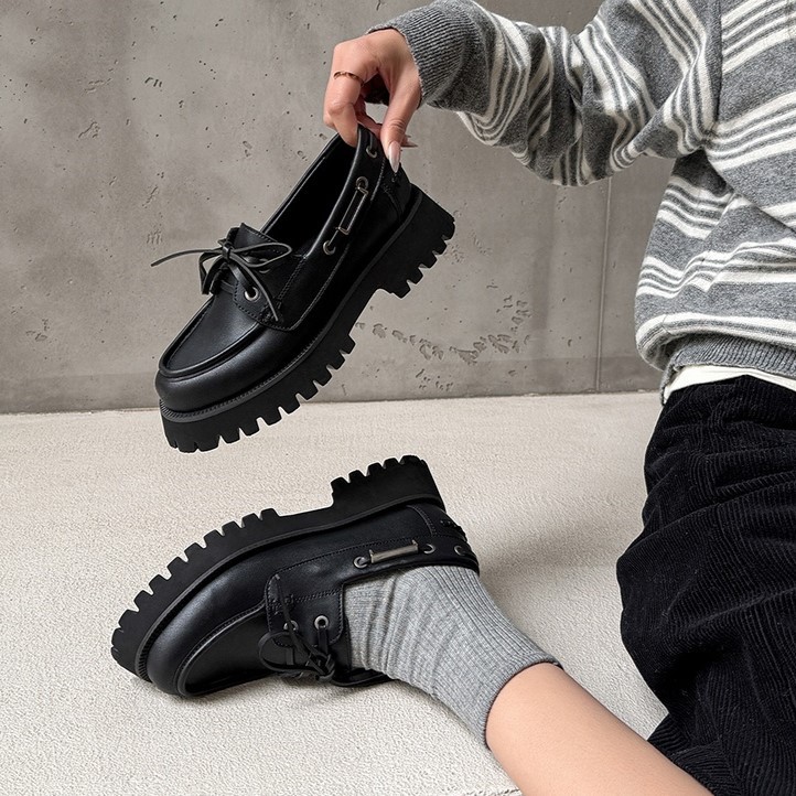 Giày loafer nữ đế dày mũi tròn buộc dây da bò — Đen (bóng)