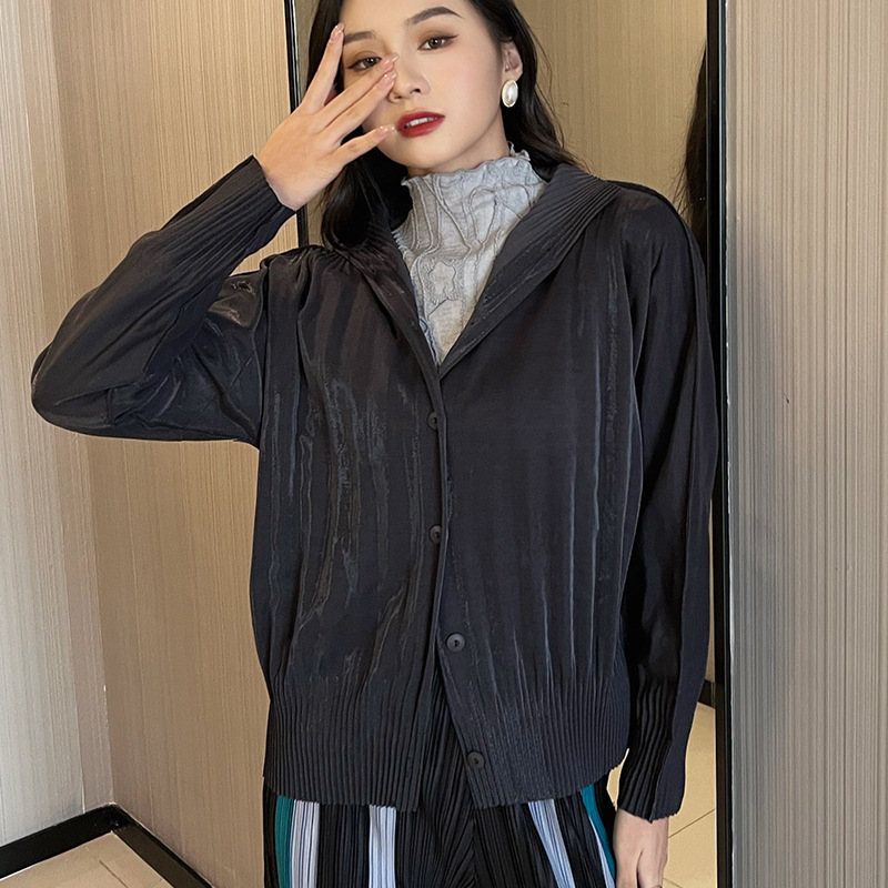 2022 new fashion pleated coat solid color elegant pleated single-breasted cardigan for urban women for live broadcast