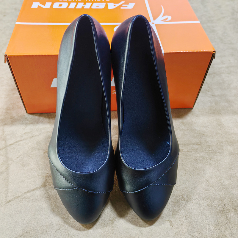 Zapatos de cuero suave, zapatos de cuero suave, zapatos de talón medio, primavera 2026, nuevos zapatos de cuero pequeños, zapatos cómodos antideslizantes para mujeres de mediana edad