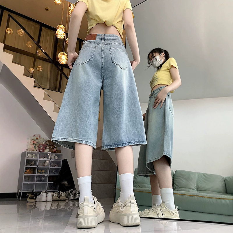 Light-Colored Retro Wide-Leg Cropped Denim Shorts for Women, Summer 2026, Loose Fit, Plus Size, High-Waisted, Slimming, Loose Straight-Leg Pants Light-Colored Retro Wide-Leg Cropped Denim Shorts for Women, Summer 2026, Loose Fit, Plus Size, High-Waisted, Slimming, Loose Straight-Leg Pants