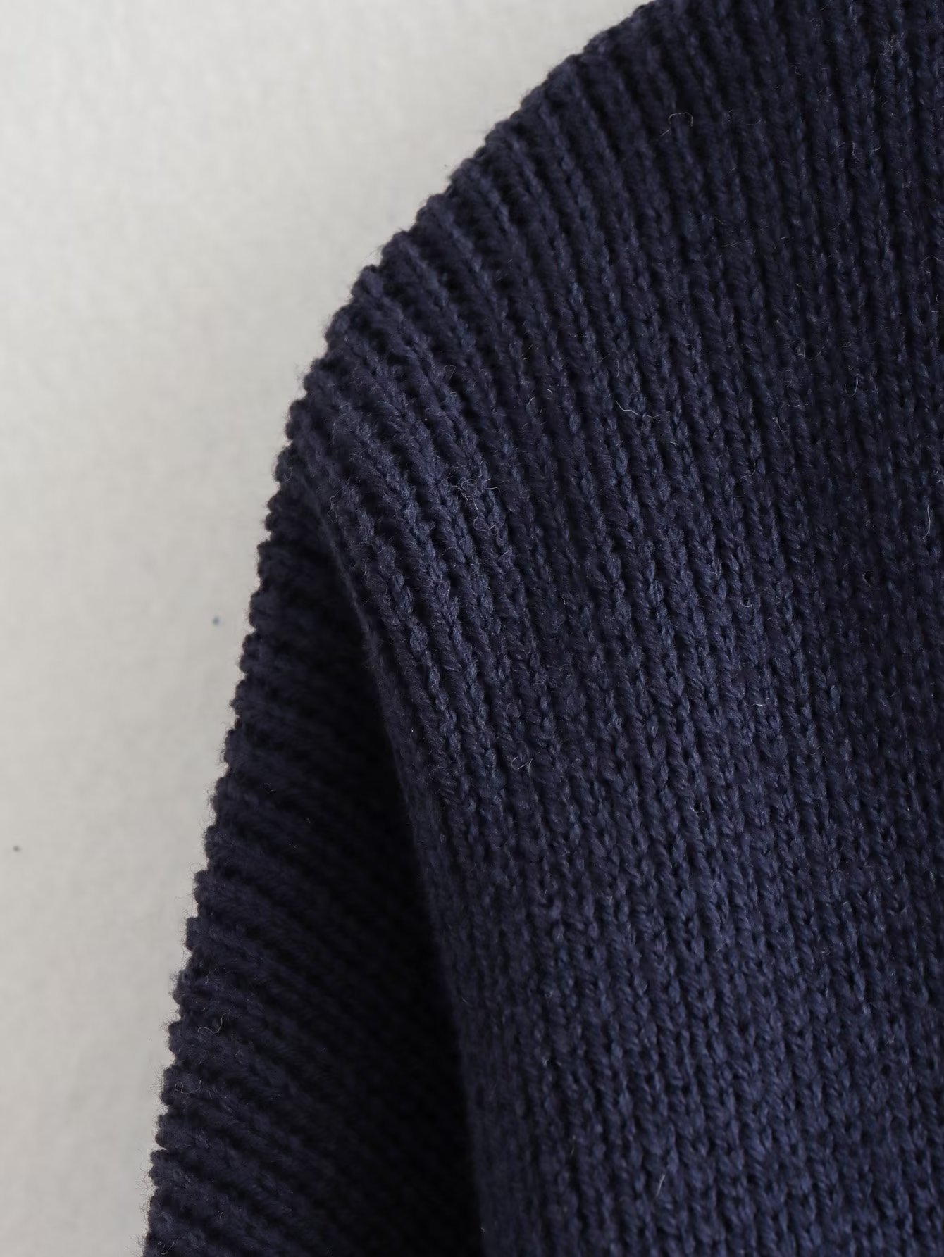 Women's 2023 autumn new item niche design V-neck decorative knitted sweater with stitching_voghion.com