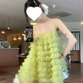 法式度假超仙吊带连衣裙甜美夏季海边新款蓬蓬网纱蛋糕裙子短裙。