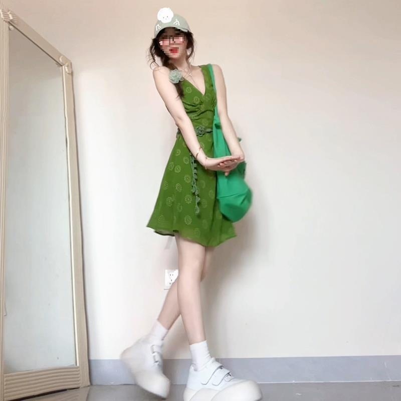 法式绿色碎花吊带背心连衣裙子女夏季2025新款小个子海边度假穿搭|undefined