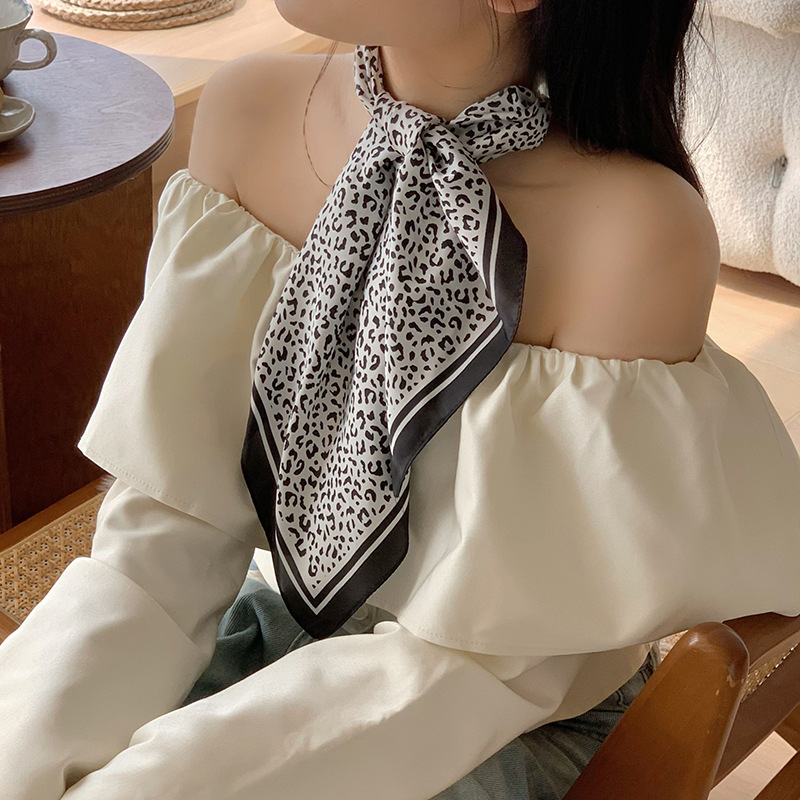 Bufandas de seda de alta calidad primavera y verano estilo europeo y americano patrón de impresión multipropósito seda simulada decoración bufandas de seda cinturón de pelo