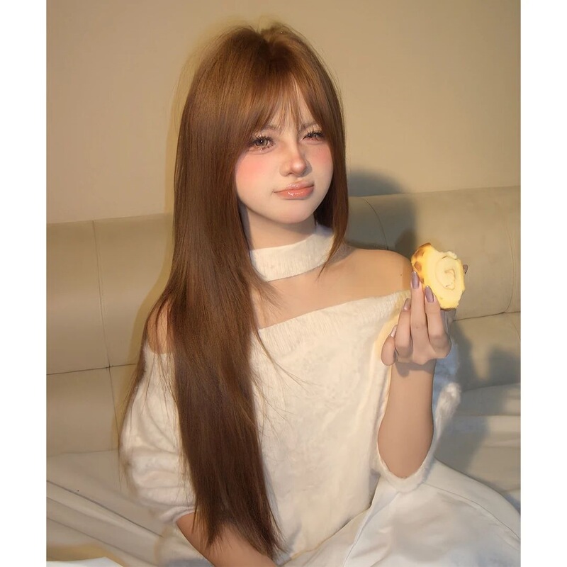 Yimeng [Early Stage Baby] Wig for Women with a Stylish Look, Long Straight Hair with Bangs, Caramel Warm Brown Synthetic Hair Full Wig