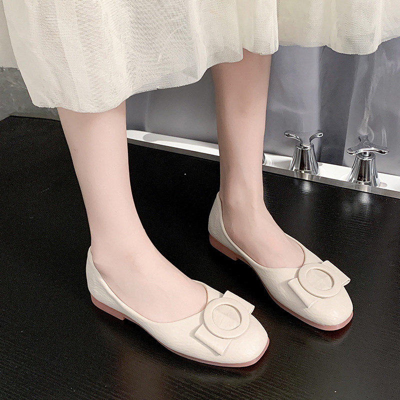 2026 verano nuevo estilo coreano versátil Bean zapatos cuadrados superficiales rojos zapatos de moda de mujer perezosos un pie