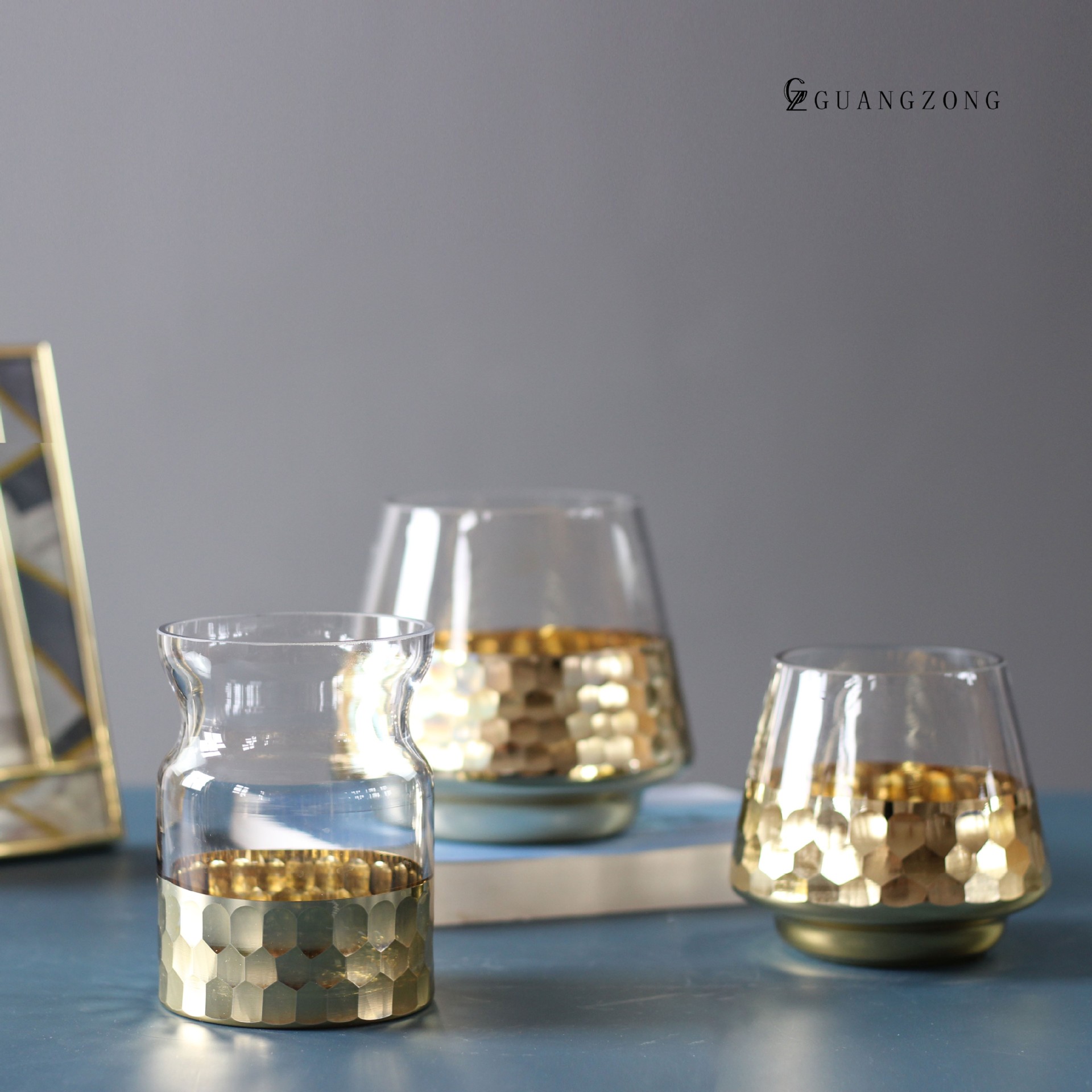 Креативное современное и минималистичное золотое глянцевое маленькое ювелирное украшение, легкий роскошный стиль