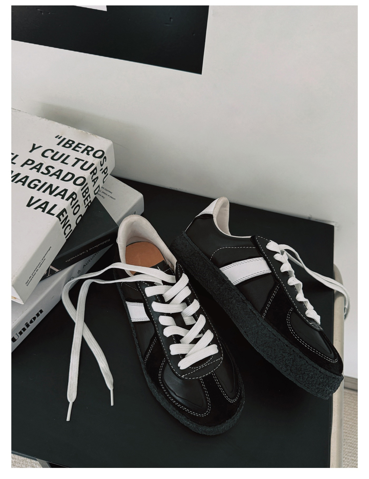 Nischen-Trainingsschuhe aus schwarzem Leder für Damen, Sport- und Freizeitschuhe mit runder Spitze und dicker Sohle,_voghion.com