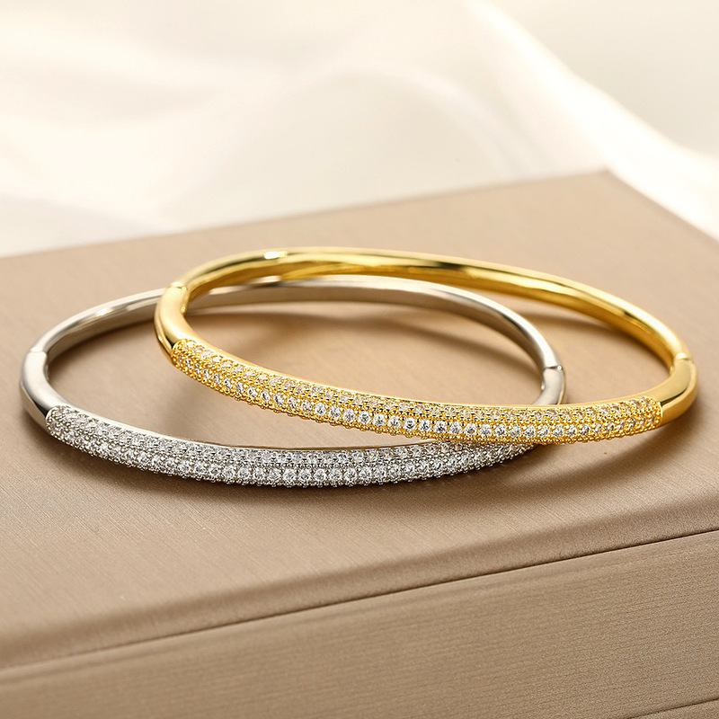 Cross-Border Exquisite Craftsmanship Three-Row Star-Studded Full Diamond Bracelet, Electroplated 18K Gold, Light Luxury Versatile High-End Diamond-Encrusted Bracelet for Women Cross-Border Exquisite Craftsmanship Three-Row Star-Studded Full Diamond Bracelet, Electroplated 18K Gold, Light Luxury Versatile High-End Diamond-Encrusted Bracelet for Women