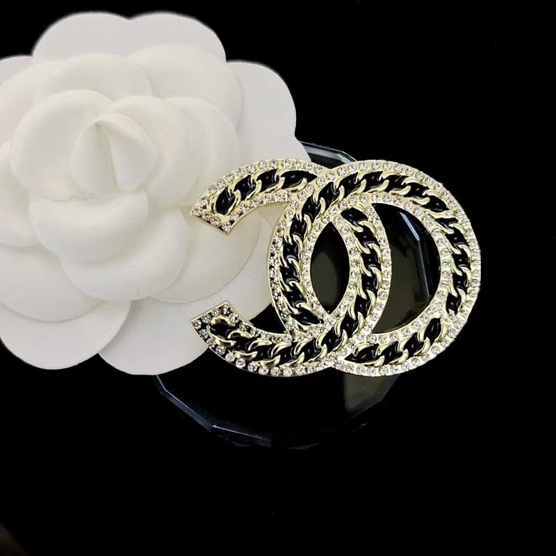 Chain Xiaoxiang Fashion Brooch Temperament Easiest for Match European and American Same Style Diamond Pin Epoxy Shiny Clothing Accessories Bag