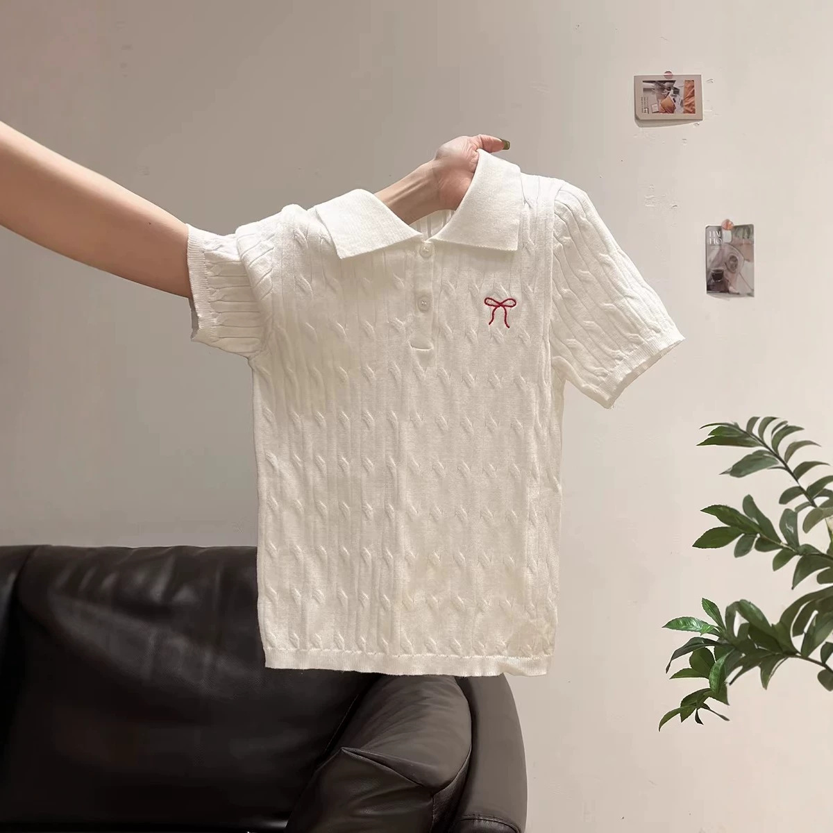 Áo thun nữ cổ Polo thêu họa tiết thừng xoắn kiểu Hàn Quốc — màu mơ chi tiết 3