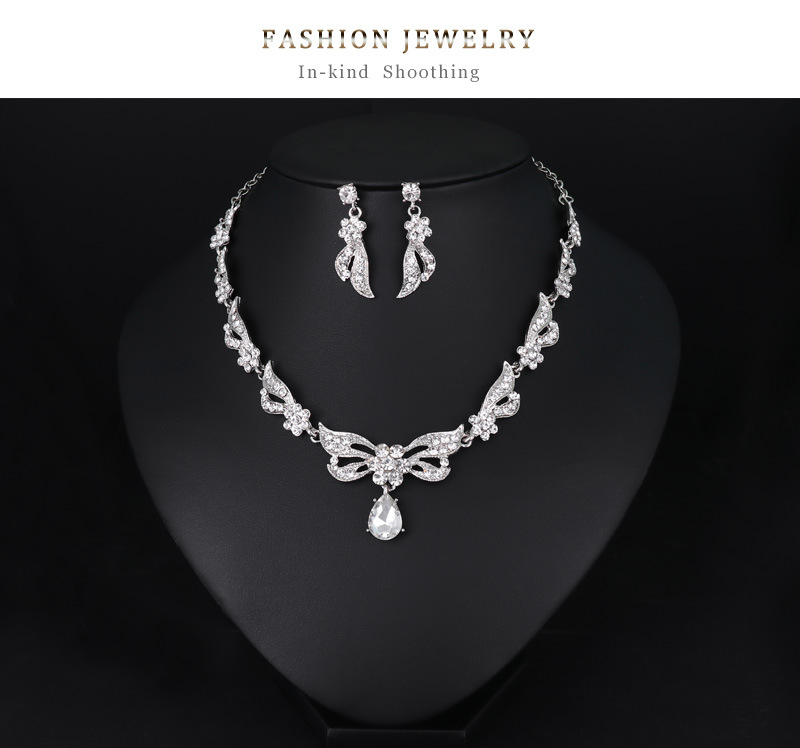 Fashion White Hollow Flower Bridal Earrings Necklace Set Wholesale Nihaojewelry display picture 2