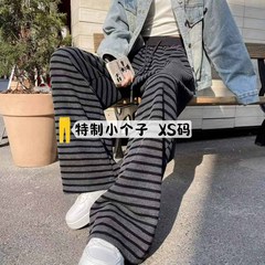 怠惰な風と白黒のストライプのワイドパンツ