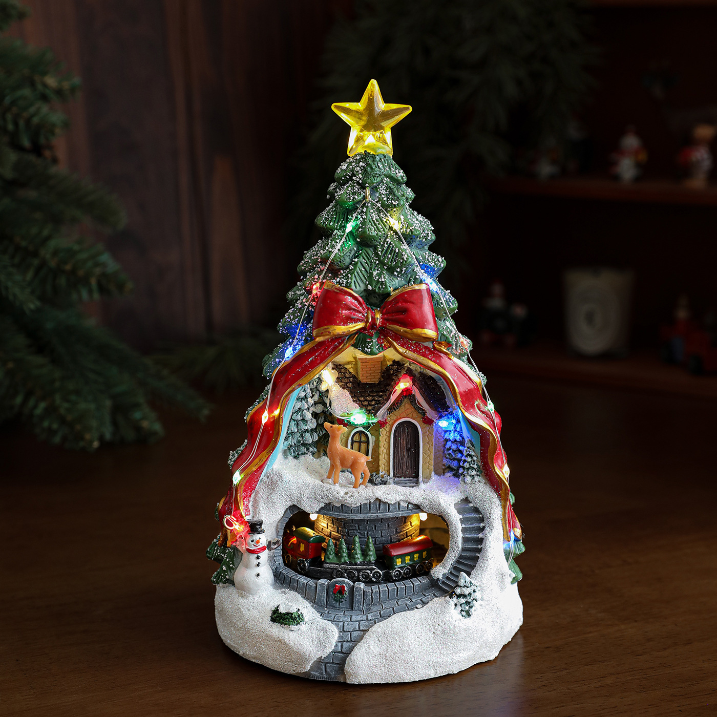 Casa de Navidad de color de resina puede girar el tren luminoso de luz de color caja de música decoración de escritorio de Navidad