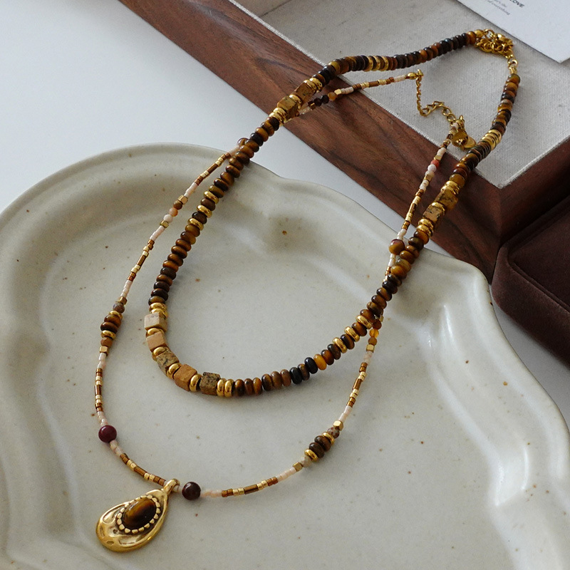Collar con cuentas de ojo de tigre Maillard Cadena de suéter de otoño e invierno de alta calidad Acero de titanio Cadena de clavícula de piedra natural retro de lujo ligero