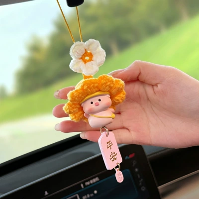 Sürətlər qutusu və əl tormozu başlıqları Car Rearview Mirror Decorations, Car - white-flower-yellow-hat-mini-pig-pink-peace-fortune-and-blessing-car-hanging