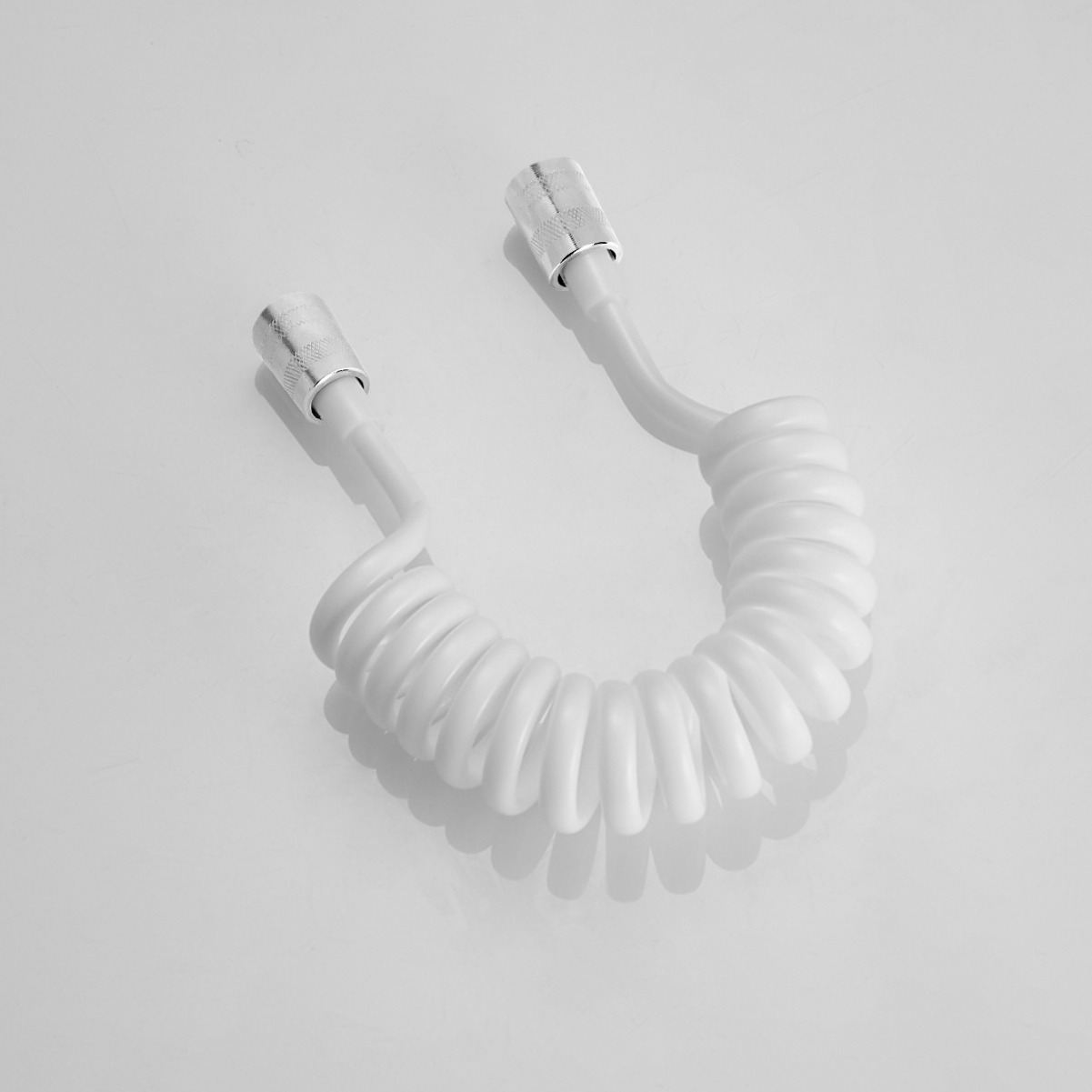 Fabricante transfronterizo compañero baño baño ducha retráctil resorte manguera pistola rociadora especial agua fría y caliente línea telefónica