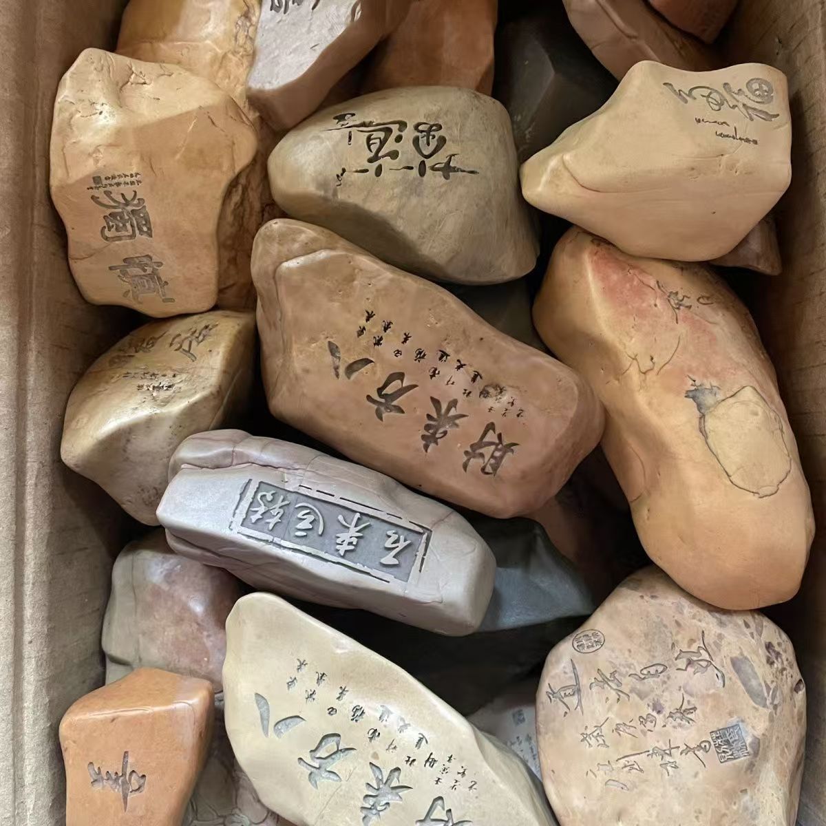 戈壁石摆件泥石雕刻手把件金丝泥石玉石奇石摆摊戈壁刻字泥石批发