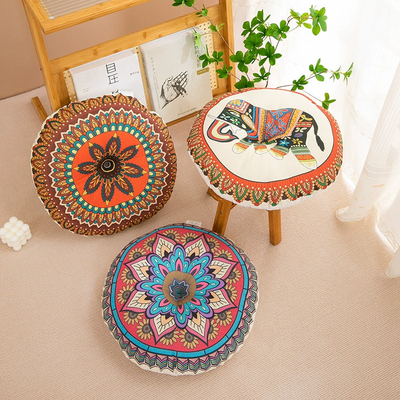 Подушка для футона на полу дома татами на полу