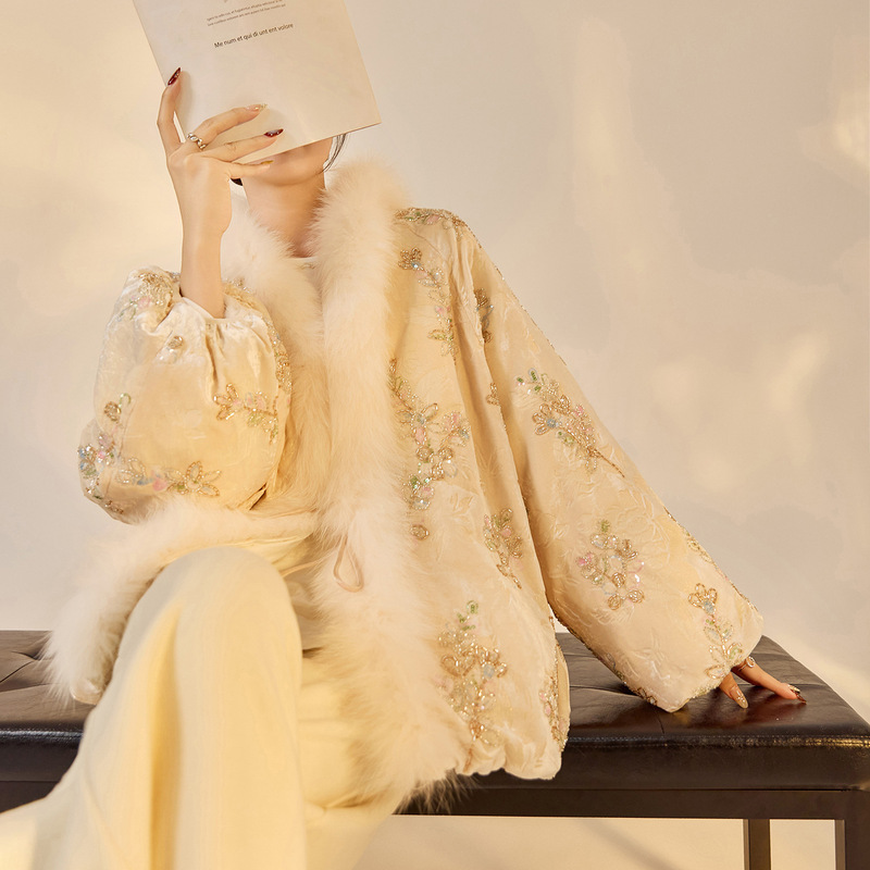 Winter New Chinoiserie Heavy Embroider White Duck down Jacket Women's National Style Fox Fur Collar down Jacket Nx034