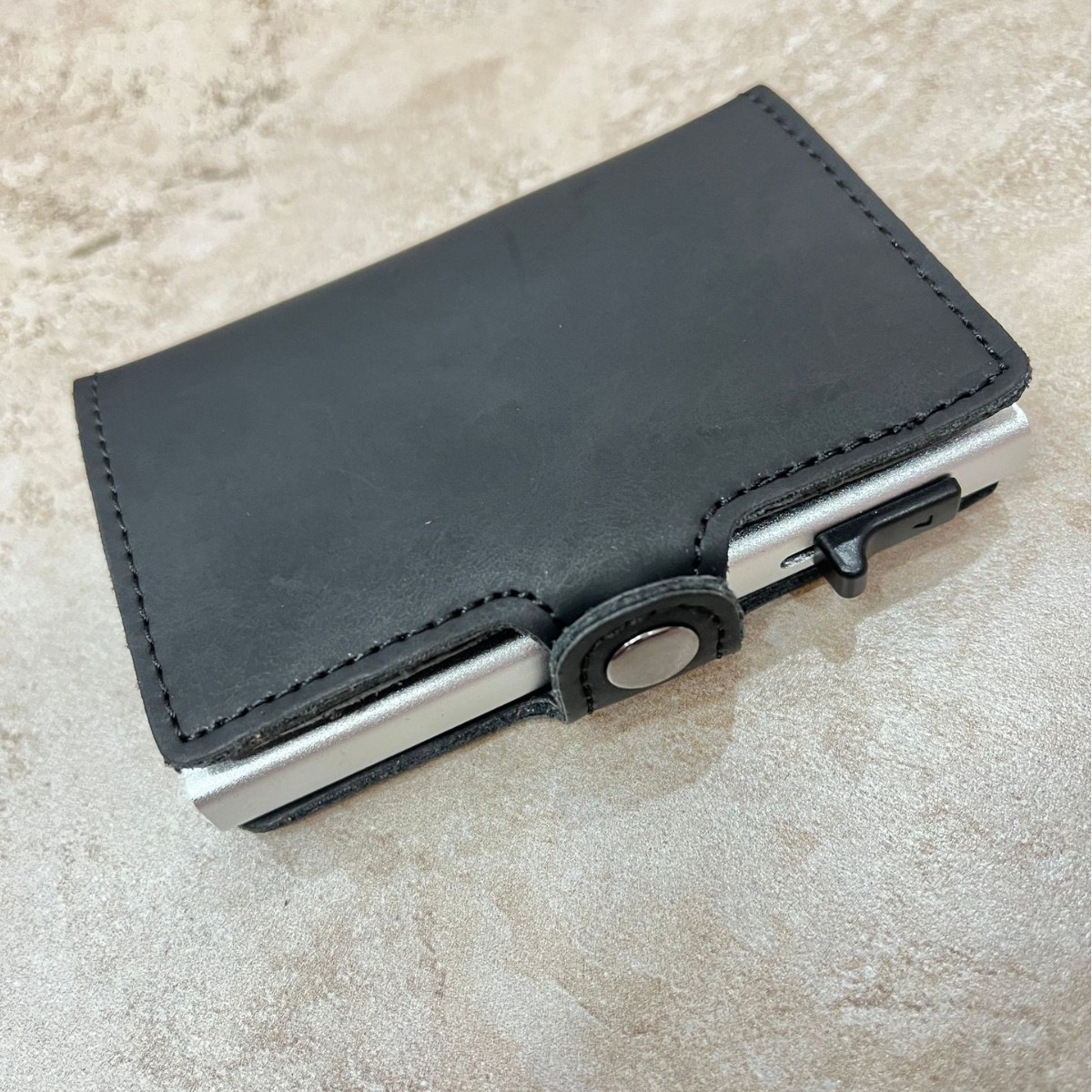 Titular de la tarjeta emergente automática Botón lateral emergente automático aleación de aluminio titular de la tarjeta billetera de metal transfronterizo e-commerce entrega de una pieza