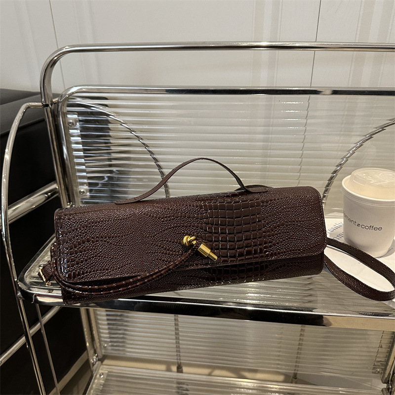 Nuevo bolso mujer moda europea y americana 2025 verano casual pequeño bolso cuadrado personalidad moda estilo occidental bolso de mensajero de un solo hombro mujer