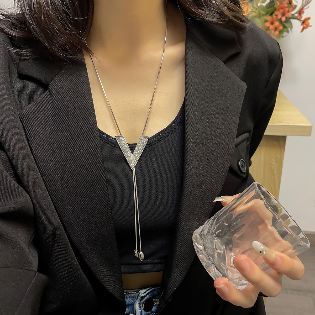 Estilo coreano Otoño e Invierno gran cadena de suéter femenino en forma de V de alto grado versátil calle hip hop elegante cadena de suéter de Cercanías de moda de las mujeres image 7