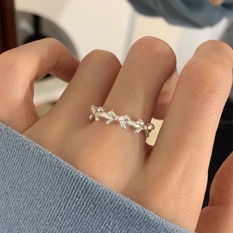 韓国版の不規則な925スターリングシルバーの女性用多用途リング、ニッチなインスタイルのデザイン、色あせしない組み合わせリング