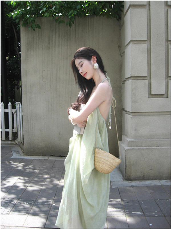 纯欲v领挂脖吊带连衣裙女夏季高级感气质海边度假风露背仙女长裙|undefined