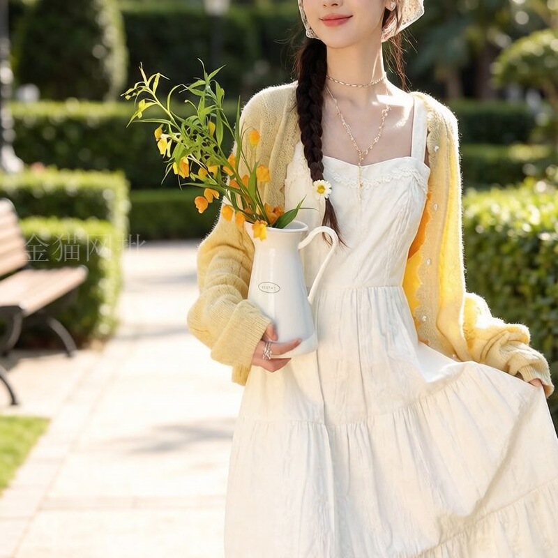 2026 Korean Style "Camellia Notes" Off-White Square-Neck Spaghetti Strap Dress for Women, Summer High-Waisted, Slimming, Very Beautiful Long Dress 2026 Korean Style "Camellia Notes" Off-White Square-Neck Spaghetti Strap Dress for Women, Summer High-Waisted, Slimming, Very Beautiful Long Dress