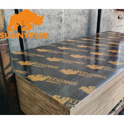 Plantilla de madera de construcción Tablero de ingeniería Impermeable y resistente al desgaste Tablero multicapa cuadrado de madera Tablero completo Tablero laminado Tablero contrachapado