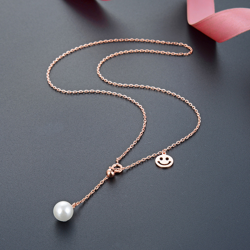 Japonés simple personalidad emoticon feliz cara sonriente colgante clavícula S925 rosa de plata dorada collar de perlas para mujeres