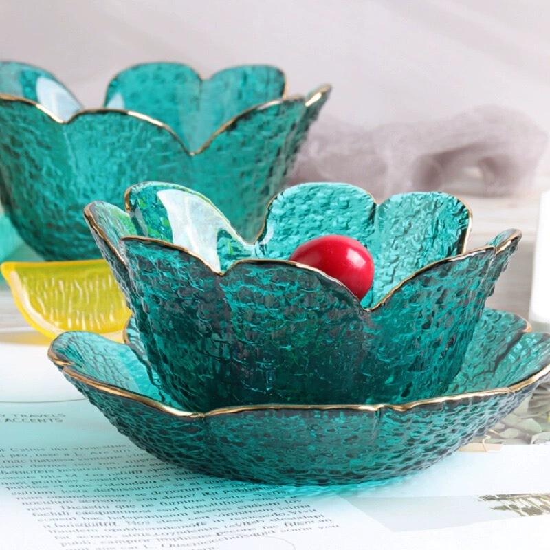 Japanese-style hammered gold-rimmed glass bowl, petal salad bowl, household tableware, Nordic trendy colorful fruit plate, dessert bowl