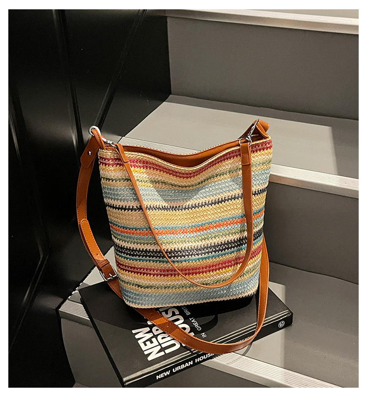 Bohemian hand-woven straw bag for women, large capacity 2025 new summer single-shoulder crossbody beach bag full figure