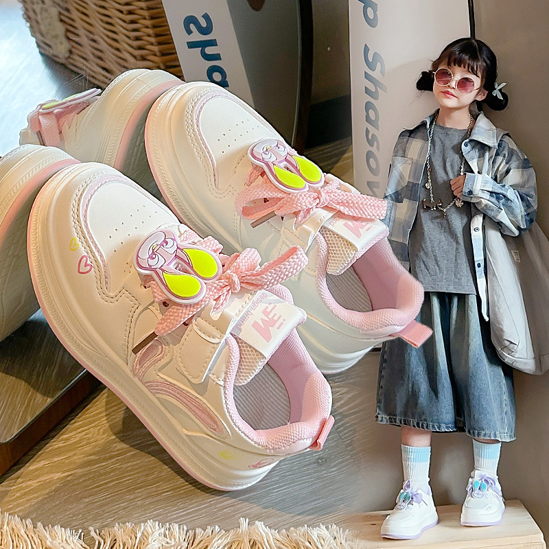 Zapatos deportivos infantiles de dibujos animados zapatos de skate para niñas 2026 nuevos zapatos blancos de princesa zapatos casuales de moda suaves