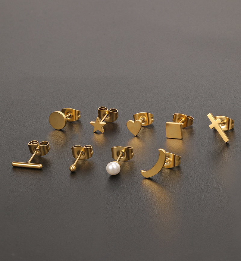 Pointed labret stud close-up product detail