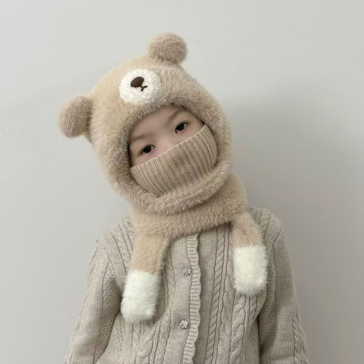 Winter bear-themed hooded hat with fleece lining, warm hat, scarf, and face mask all-in-one, suitable for both boys and girls, designed to protect against the cold and keep ears warm