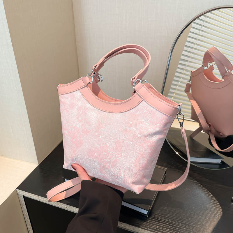 Nueva bolsa de mano de estilo chino para mujeres 2025 primavera nueva seda bordada de hombro único bolso de cubo de estilo occidental