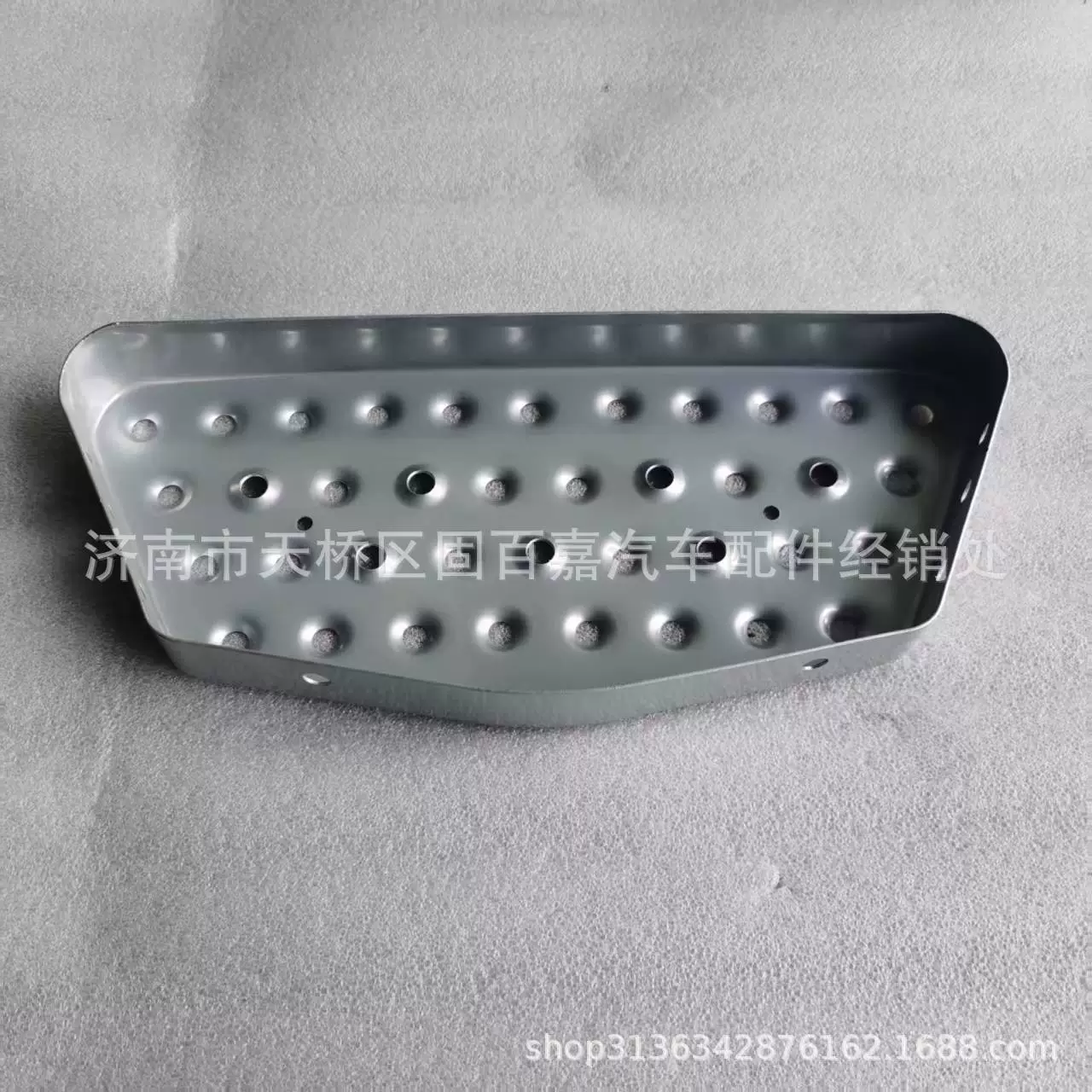 810W61511-0001 передняя противоскользящая пластина подкрылка нижняя для HOWO Shandeka