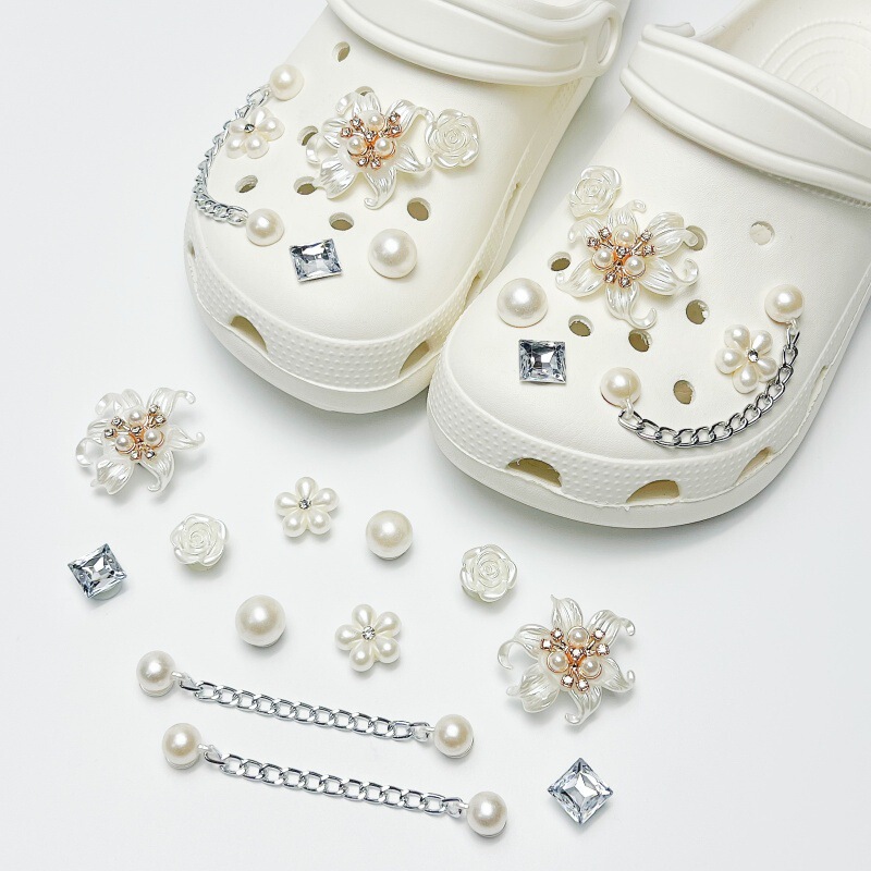 Croc Shoe Charms Chain Pearl Flower Accessories Shoe Decorations Shoe Buckle Decorative Buckle Slippers DIY Accessories Design Shoe Ornaments Croc Shoe Charms Chain Pearl Flower Accessories Shoe Decorations Shoe Buckle Decorative Buckle Slippers DIY Accessories Design Shoe Ornaments