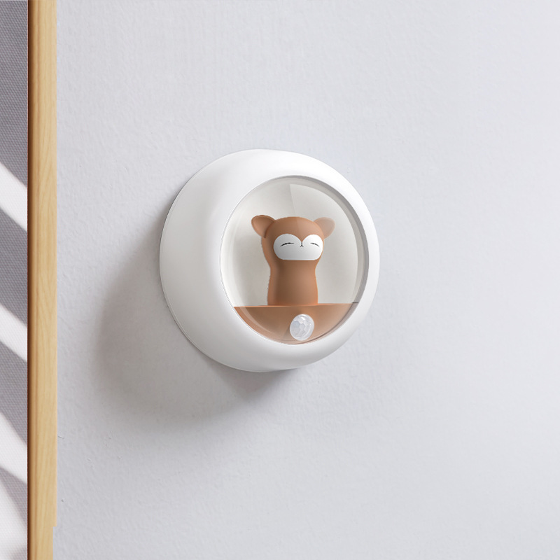 创意人体感应猴子小夜灯迷你萌宠猫咪卧室氛围灯USB橱柜壁灯定制