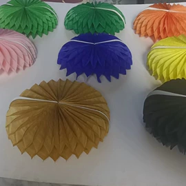 纸质工艺品;场地布置道具;拉花、彩带